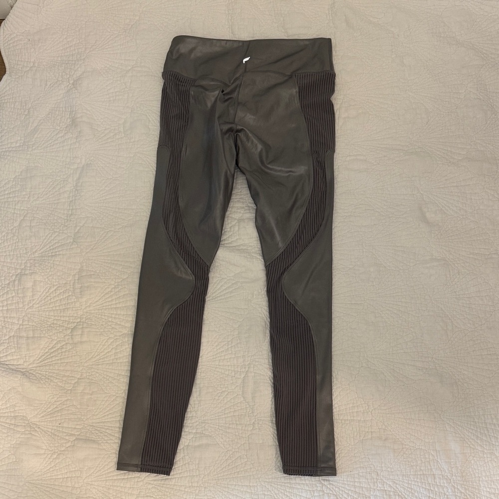 Fabletics grey shine High-Waisted Leggings - Picture 4 of 4